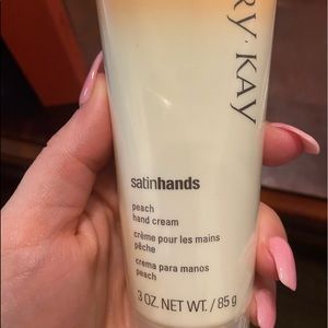 Mary Kay Satin Hands Peach scented  Hand Lotion